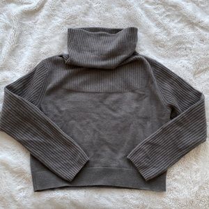Cashmere Turtle Neck Cropped Sweater